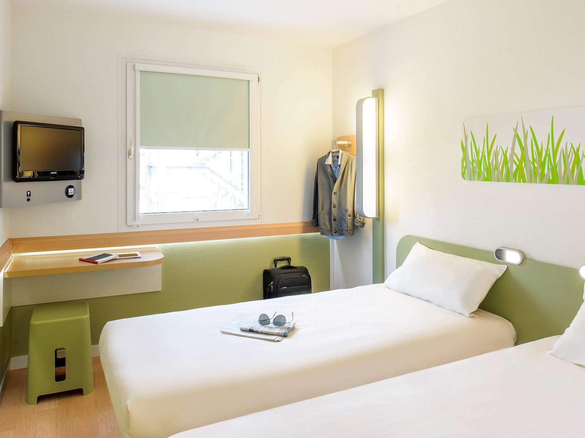 Ibis Budget Velizy Экстерьер фото