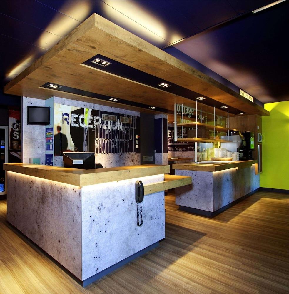 Ibis Budget Velizy Экстерьер фото