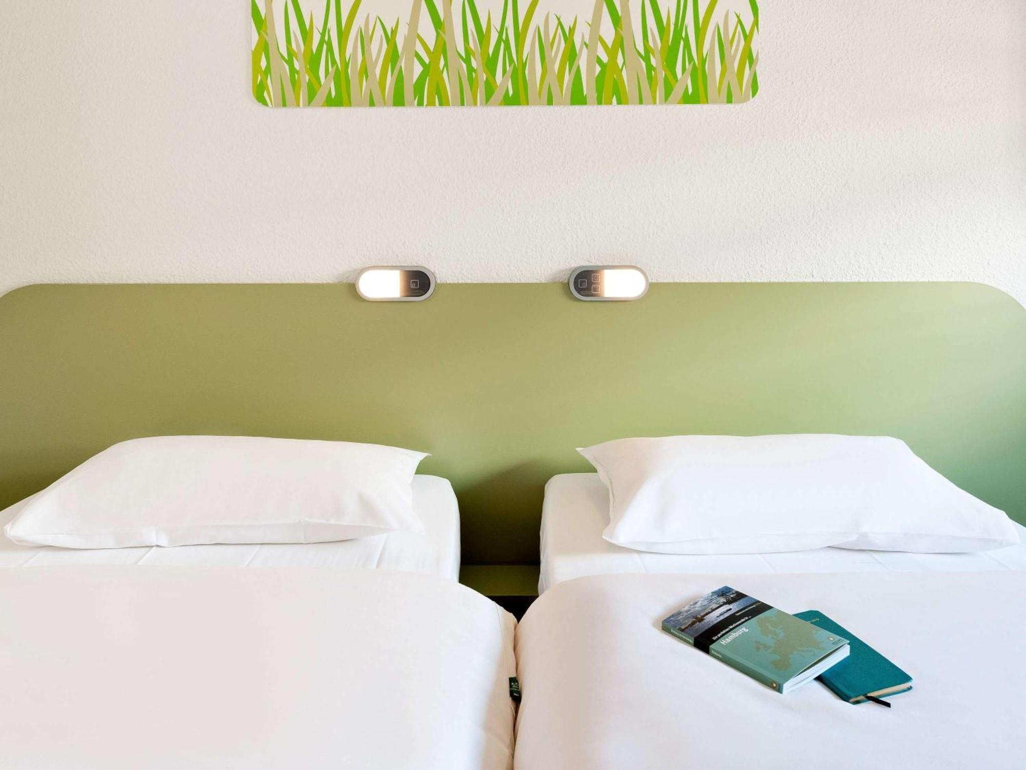 Ibis Budget Velizy Экстерьер фото