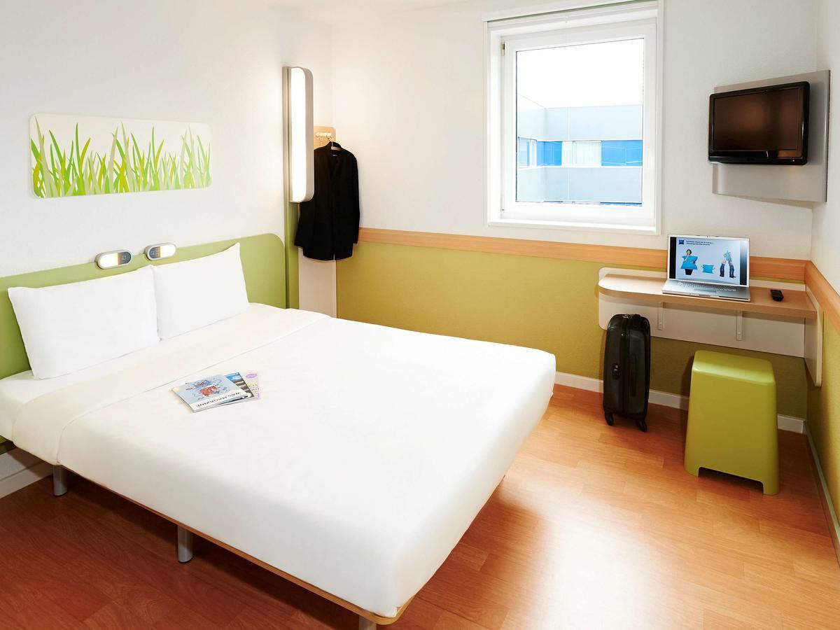 Ibis Budget Velizy Экстерьер фото