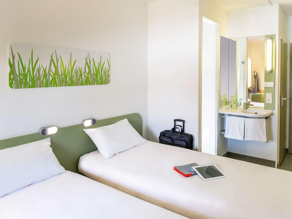Ibis Budget Velizy Экстерьер фото